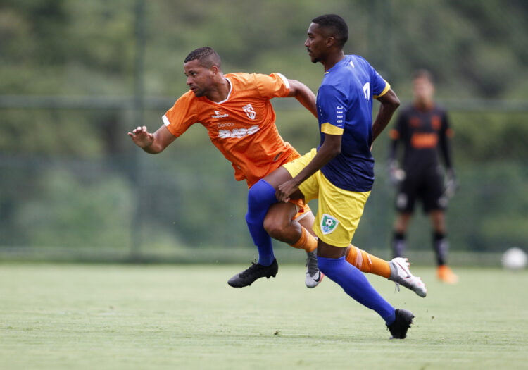 20_11_14 - Jogo Treino - Coimbra 0 x 1 Contagem - f - Henrique Chendes (10)-SITE