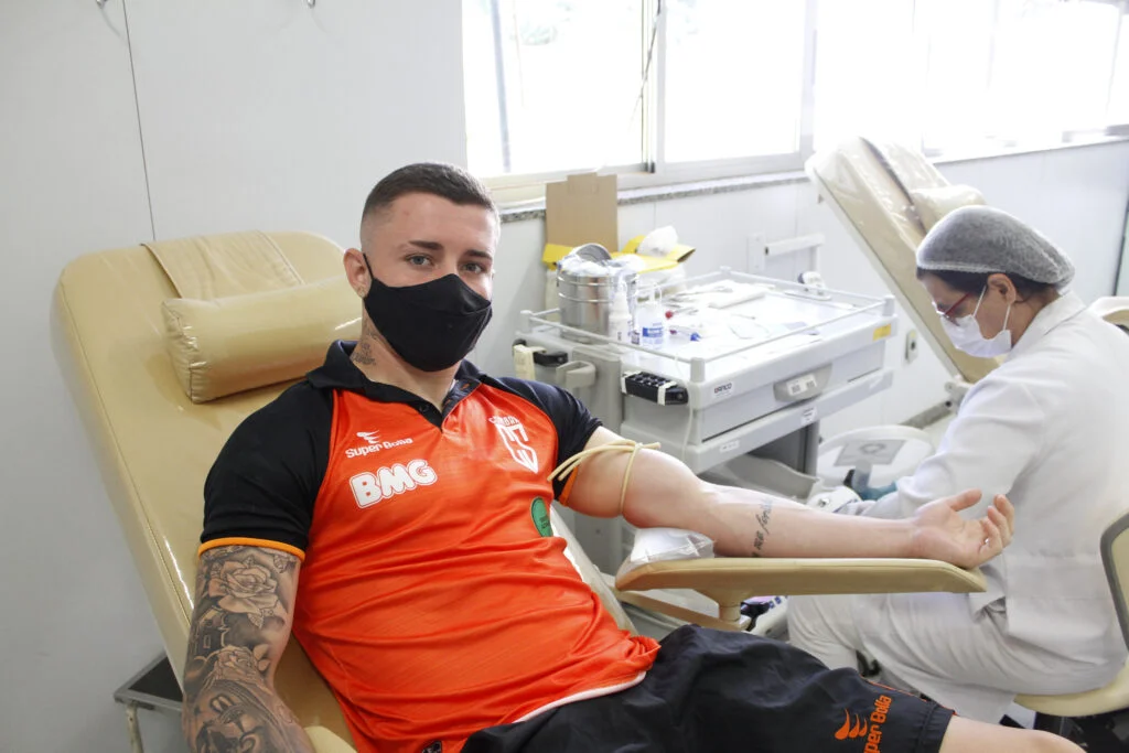JOGADORES DO COIMBRA FAZEM DOAÇÃO COLETIVA DE SANGUE JOGADORES DO COIMBRA FAZEM DOAÇÃO COLETIVA DE SANGUE