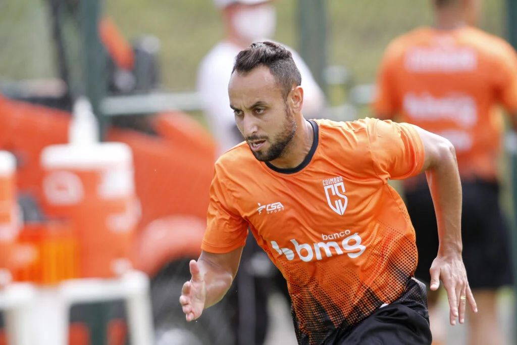 MELHOR LATERAL-DIREITO DO CAMPEONATO MINEIRO REFORÇA O COIMBRA EM 2021 MELHOR LATERAL-DIREITO DO CAMPEONATO MINEIRO REFORÇA O COIMBRA EM 2021