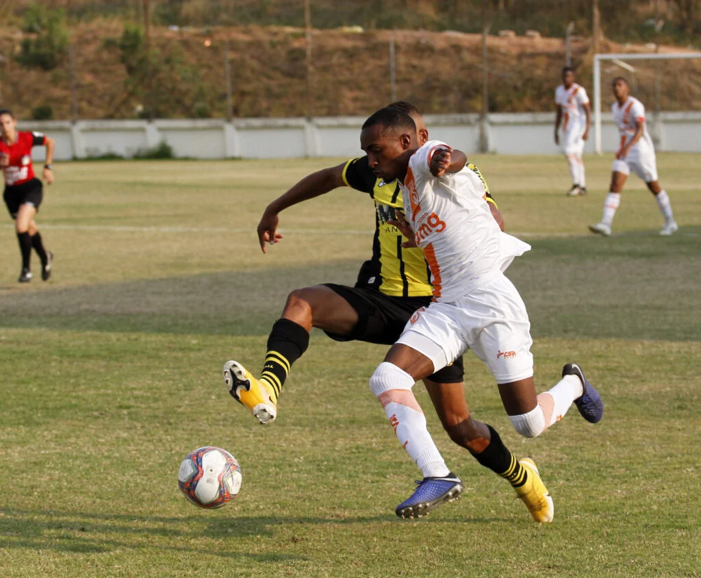 MESMO PREJUDICADO PELA ARBITRAGEM, COIMBRA CONSEGUE BOM EMPATE FORA DE CASA NO PRIMEIRO JOGO DAS QUARTAS DE FINAL DO MINEIRO SUB-20 MESMO PREJUDICADO PELA ARBITRAGEM, COIMBRA CONSEGUE BOM EMPATE FORA DE CASA NO PRIMEIRO JOGO DAS QUARTAS DE FINAL DO MINEIRO SUB-20