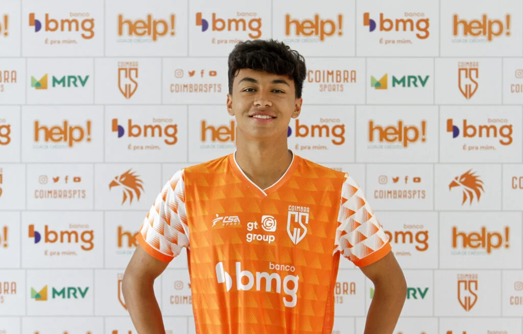 COIMBRA ASSINA CONTRATO PROFISSIONAL COM O JOVEM VICTOR HUTTER COIMBRA ASSINA CONTRATO PROFISSIONAL COM O JOVEM VICTOR HUTTER