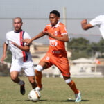 COIMBRA EMPRESTA LATERAL-ESQUERDO JÚLIO, DE 18 ANOS, AO ATLÉTICO-MG