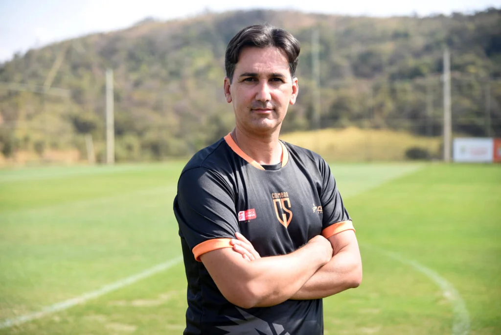 RICARDO RESENDE É O NOVO TÉCNICO DO COIMBRA SUB-23 RICARDO RESENDE É O NOVO TÉCNICO DO COIMBRA SUB-23