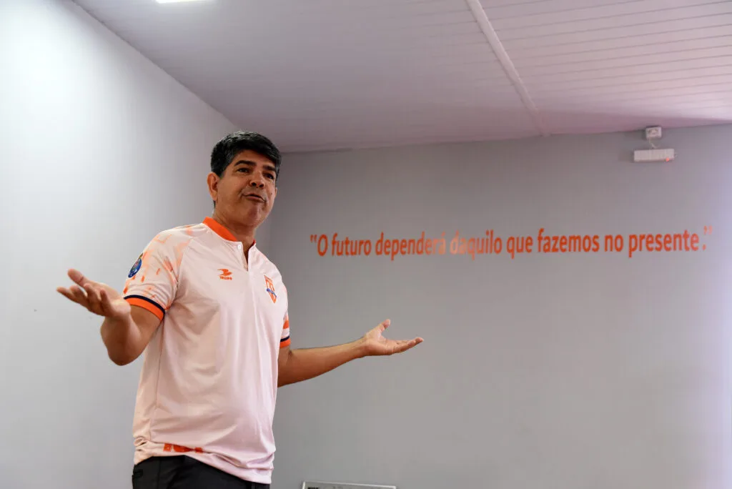MARCOS VALADARES É O NOVO TÉCNICO DO COIMBRA FC PORTO MARCOS VALADARES É O NOVO TÉCNICO DO COIMBRA FC PORTO