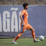 ZAGUEIRO RIQUELME, DO SUB-17, DESPERTA INTERESSE EM GIGANTES E TEM MULTA DE R$ 62 MILHÕES