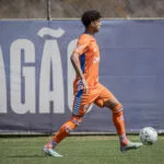 ZAGUEIRO RIQUELME, DO SUB-17, DESPERTA INTERESSE EM GIGANTES E TEM MULTA DE R$ 62 MILHÕES